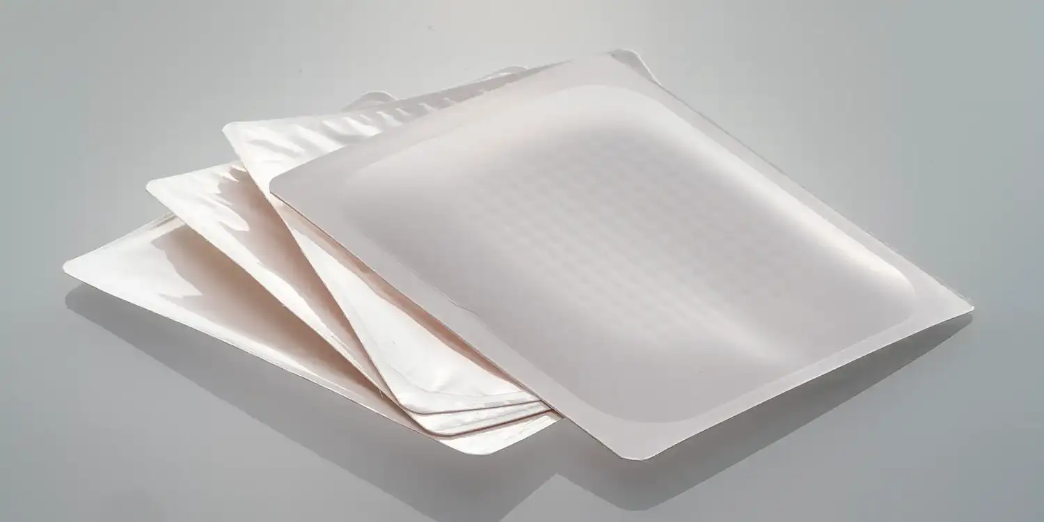 Envases PAPERFORM con propiedades barrera y pelabilidad, reducción de plástico del 65% al 85%.